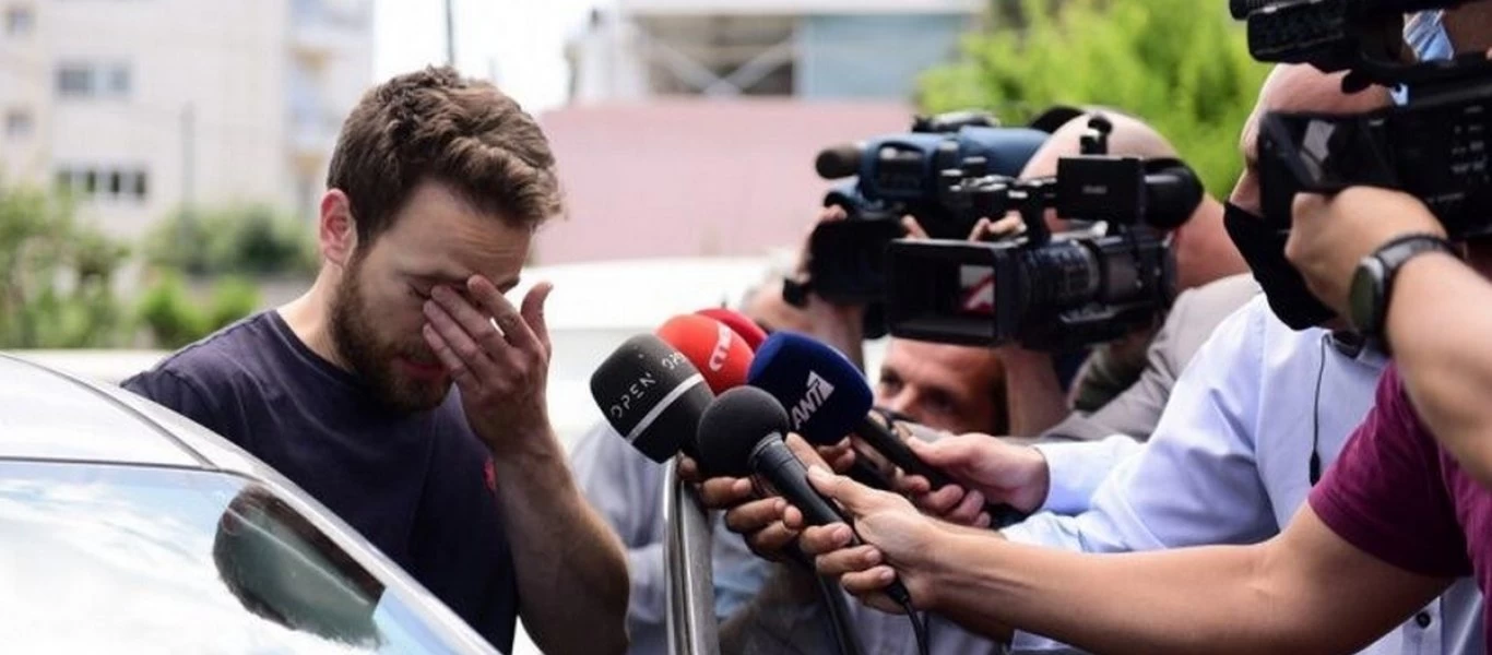 Γλυκά Νερά: Νέο βίντεο του πιλότου μέσα από τις φυλακές Κορυδαλλού την ώρα που τηλεφωνεί ανέκφραστος (βίντεο)